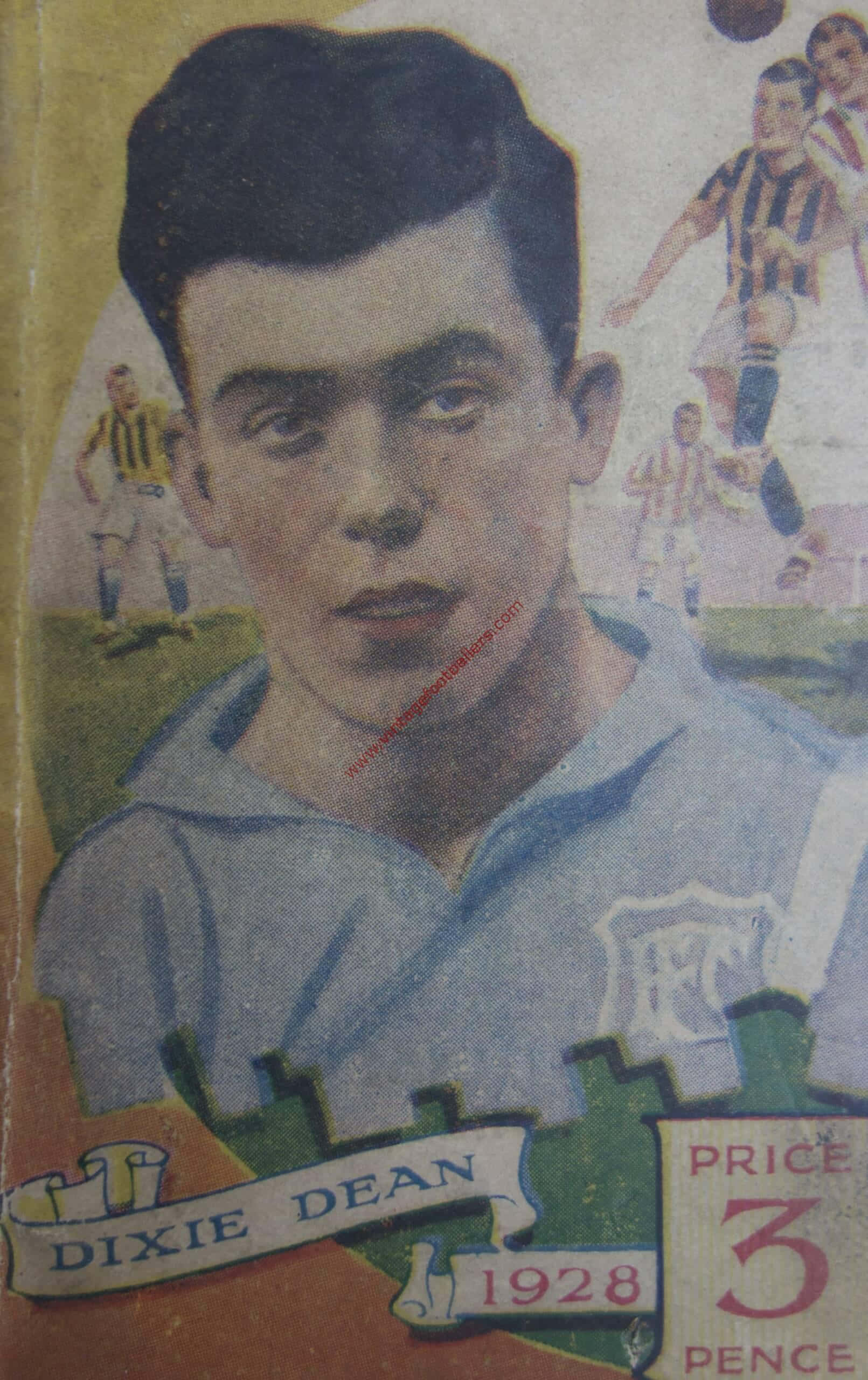 English 桌布 壁紙 — 1928年復古足球海報， featuring Dixie Dean 身穿藍色球衣，附有動作場景和「3便士」價格標籤。