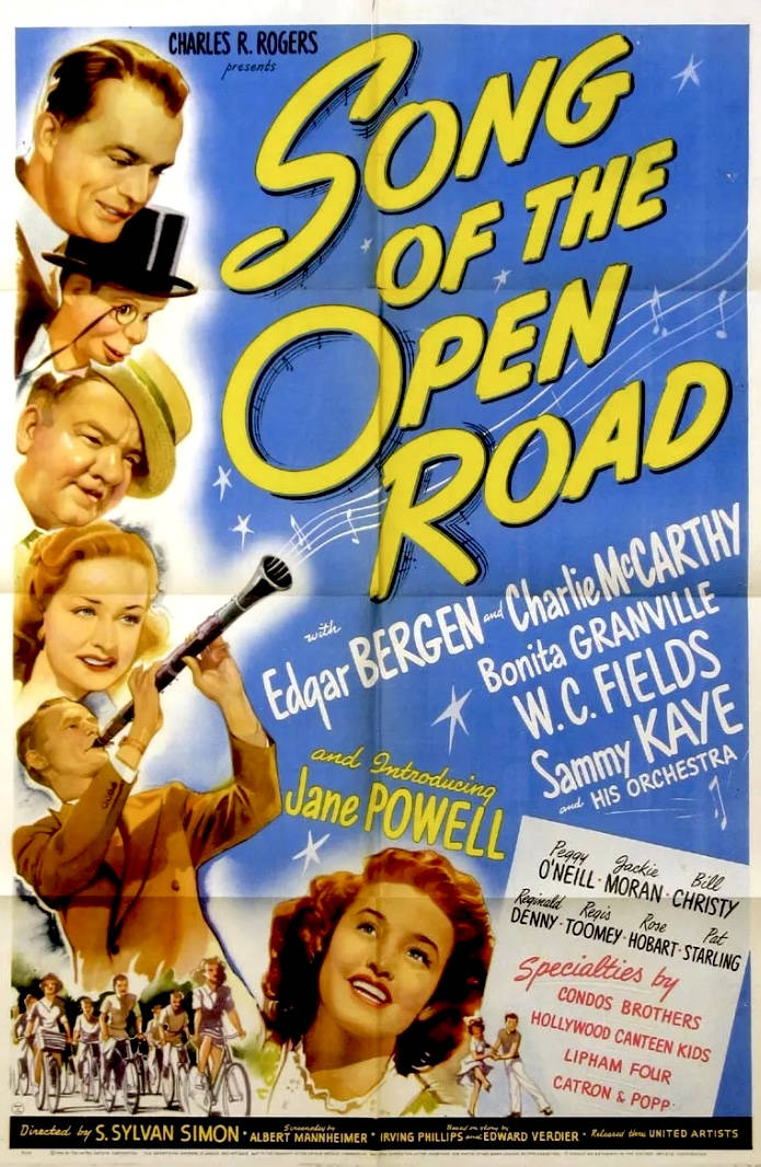 音樂 桌布 壁紙 — 1940年代復古電影海報《Song of the Open Road》，微笑的演員在藍天下，下方有音符和騎自行車者。