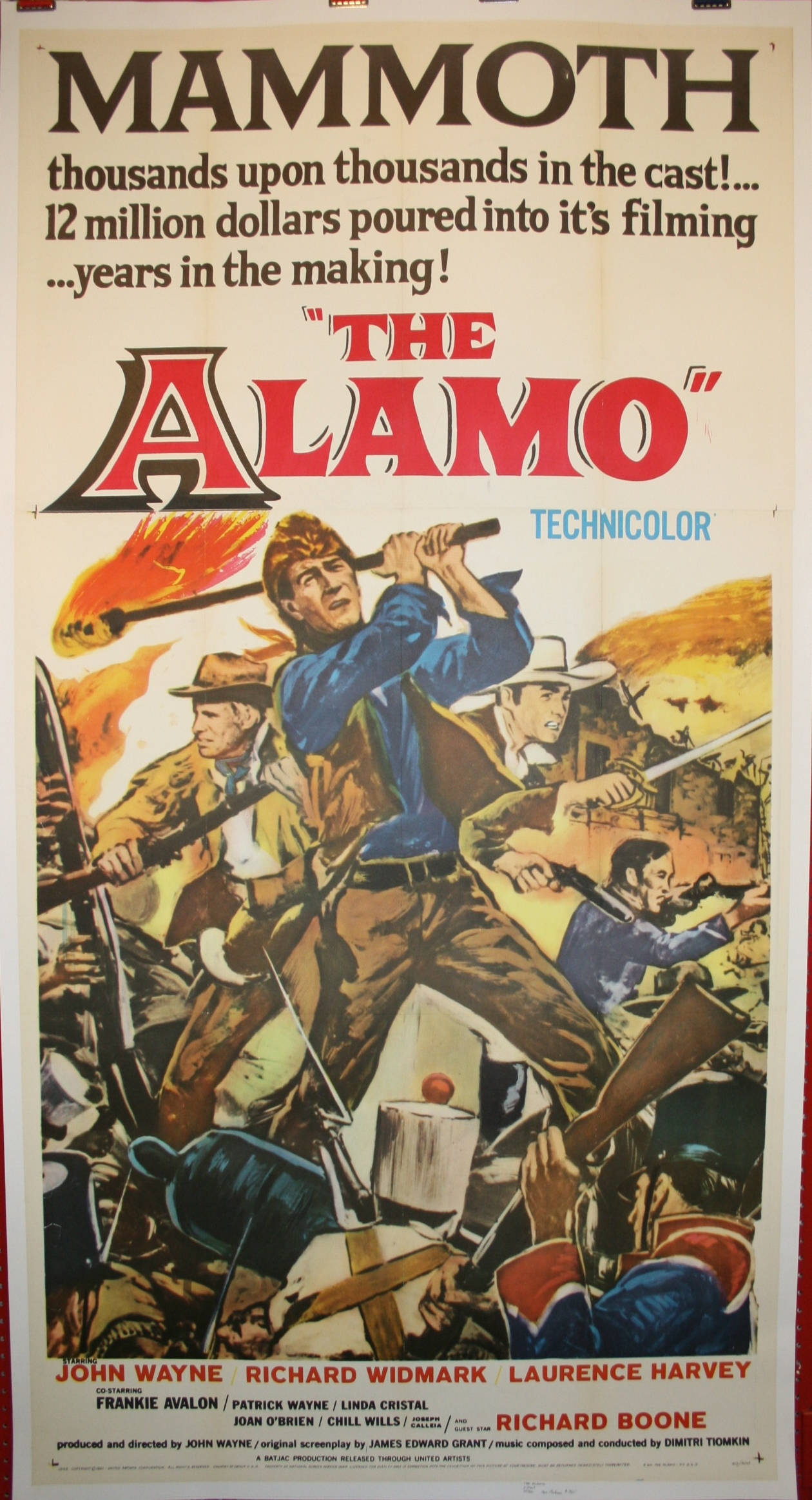 電影動圖 桌布 壁紙 — 1960年代復古電影海報《阿拉莫》，以戲劇性插圖描繪士兵在戰鬥中，伴有猛烈爆炸和粗體字型。