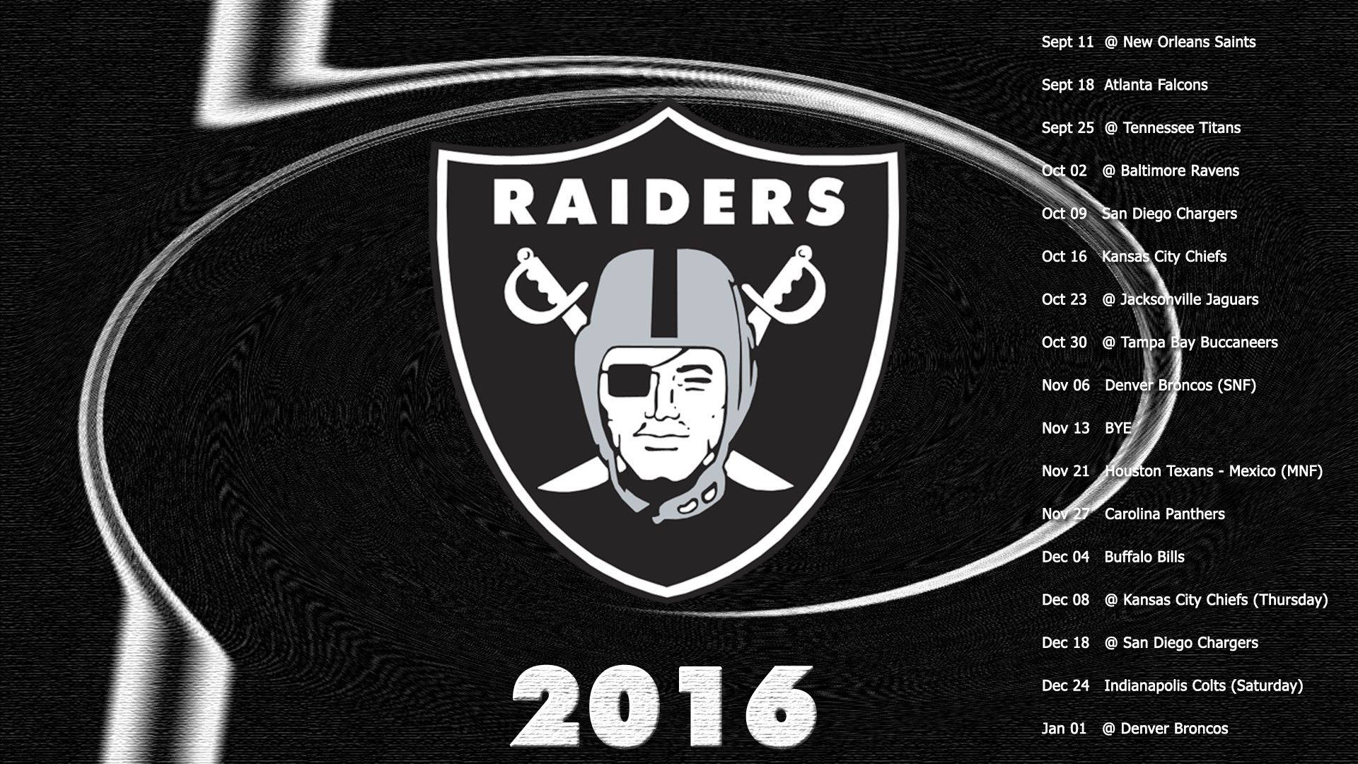 突襲者 桌布 壁紙 — 2016年奧克蘭突襲者NFL賽程黑白桌布，附有球隊標誌和比賽日期。