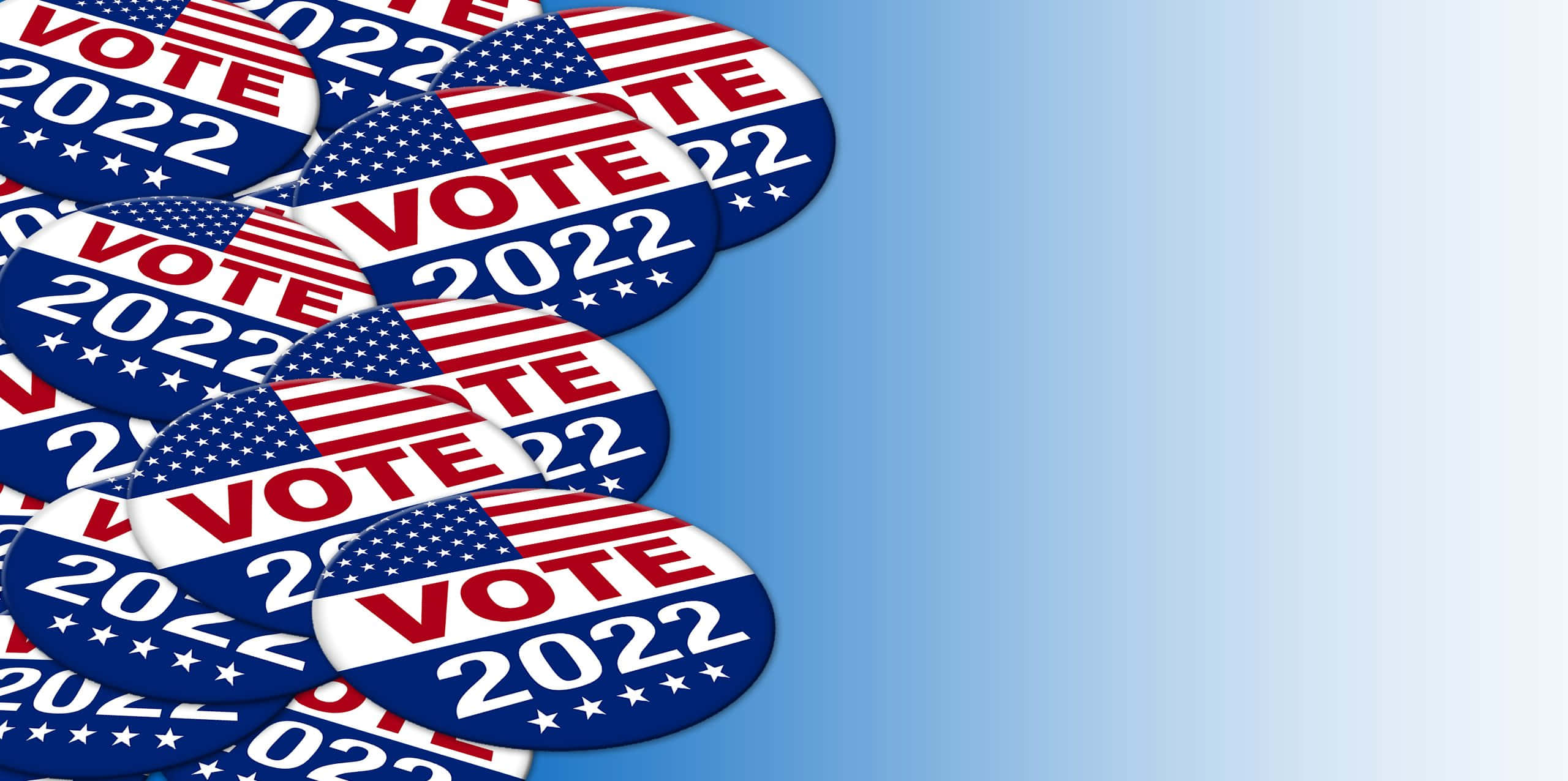 Election 桌布 壁紙 — 2022年投票貼紙以美國國旗設計，在柔和藍色漸變背景上層疊。
