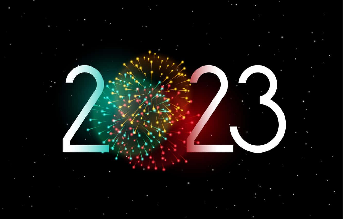 新年 桌布 壁紙 — 2023年以粗體白色數字在繁星點點的夜空下閃耀，數字之間有色彩繽紛的煙火綻放。