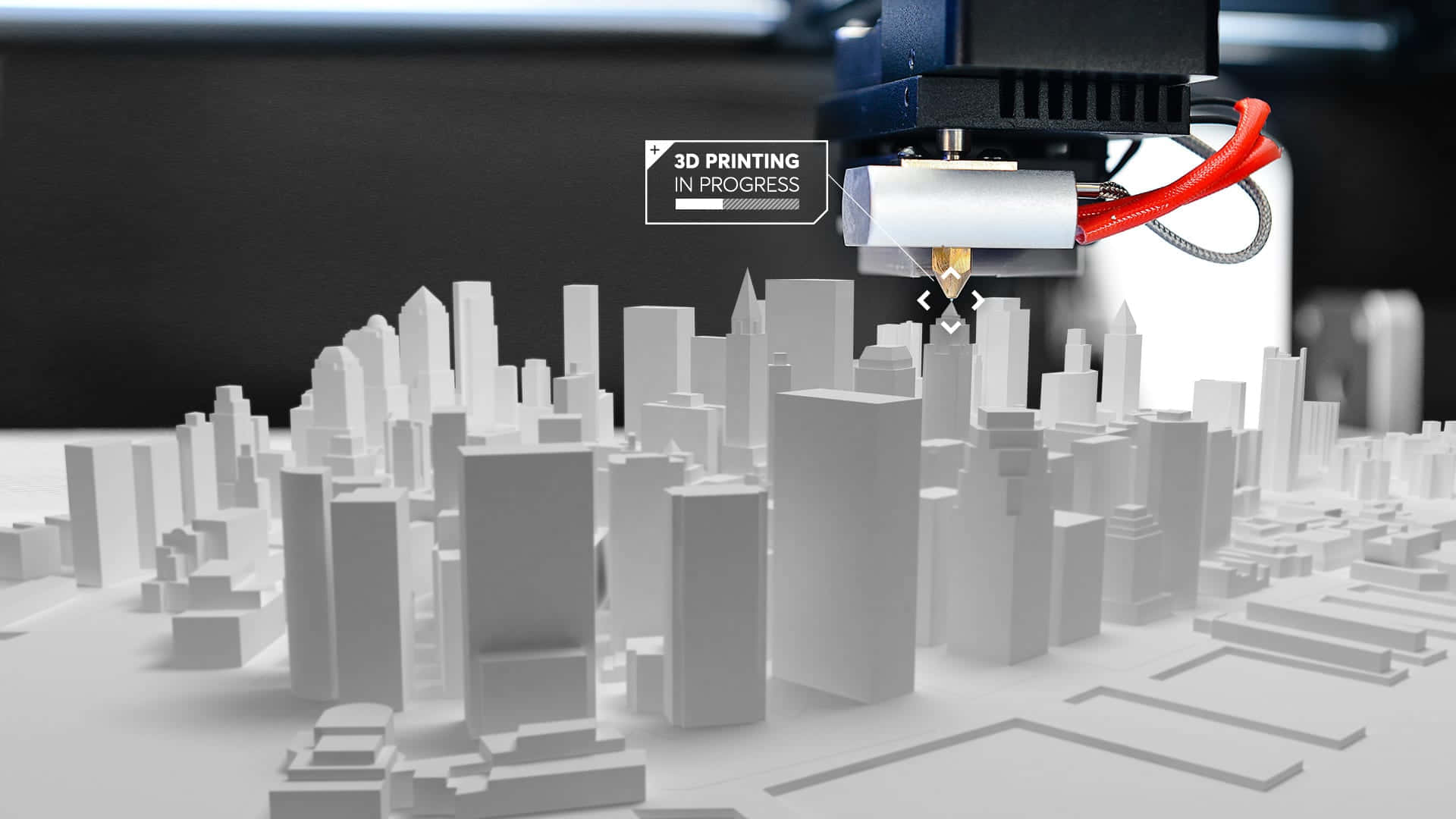 3d Printer 桌布 壁紙 — 3D列印機擠出線材，建造一個包含摩天大樓和道路的詳細白色城市景觀模型。