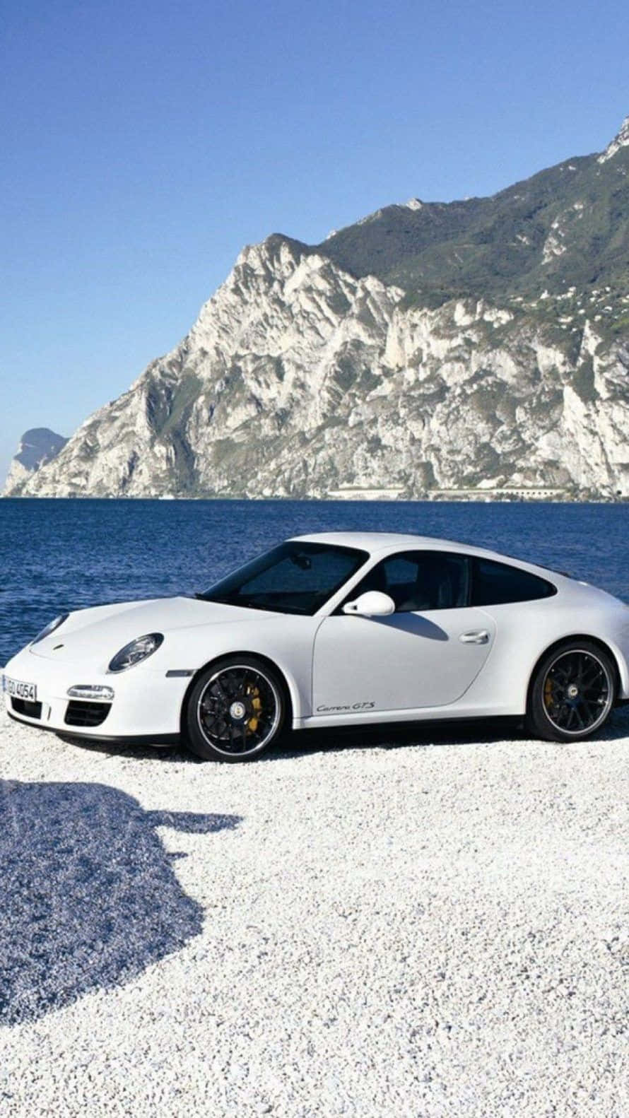 保時捷 911 GTS - 白色跑車停在沙灘上 壁紙