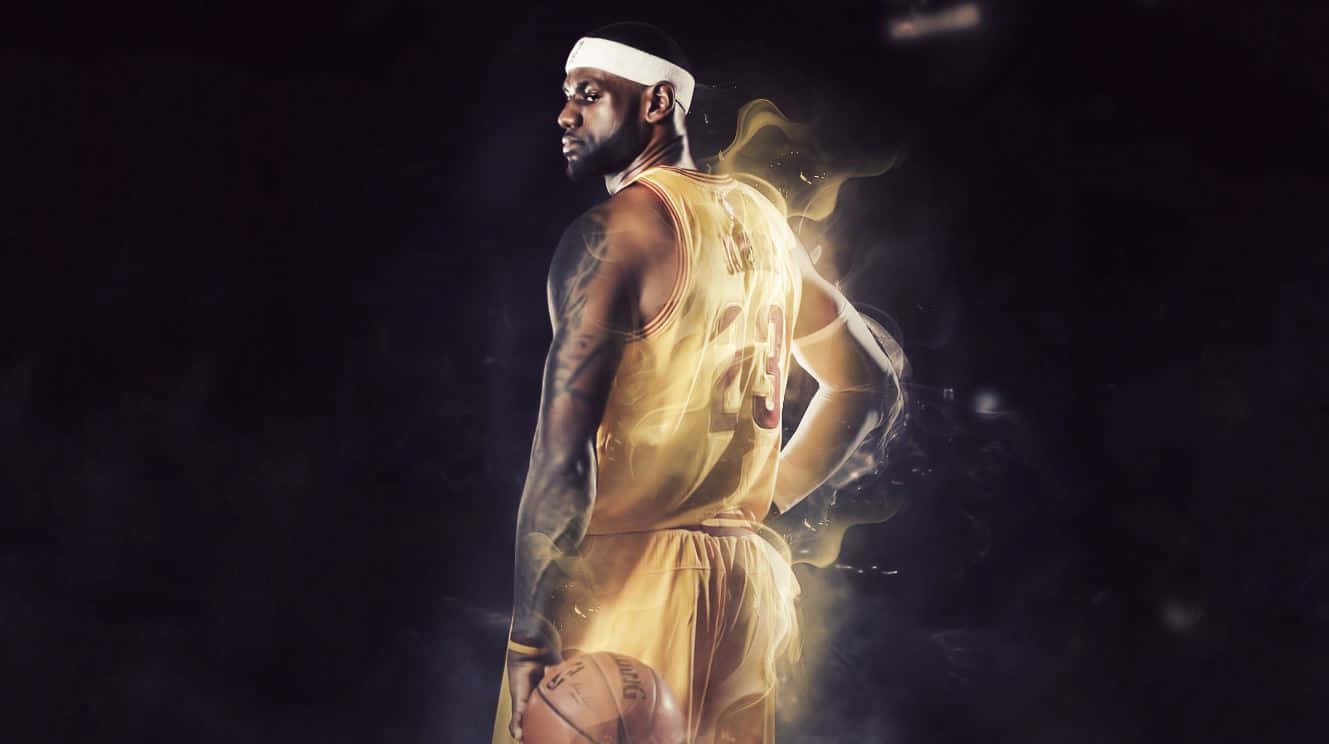 身穿金色制服的運動型籃球運動員被發光的煙霧包圍。 — King Lebron James 壁紙