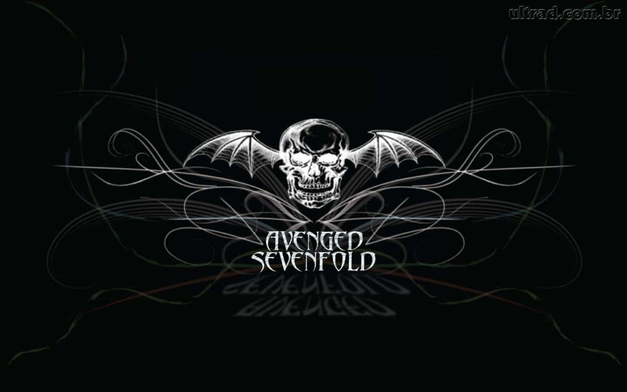 骷髏頭動圖 桌布 壁紙 — Avenged Sevenfold 的蝙蝠翼骷髏標誌在帶有漩渦狀花絲線條的黑色背景上發出白色光芒。