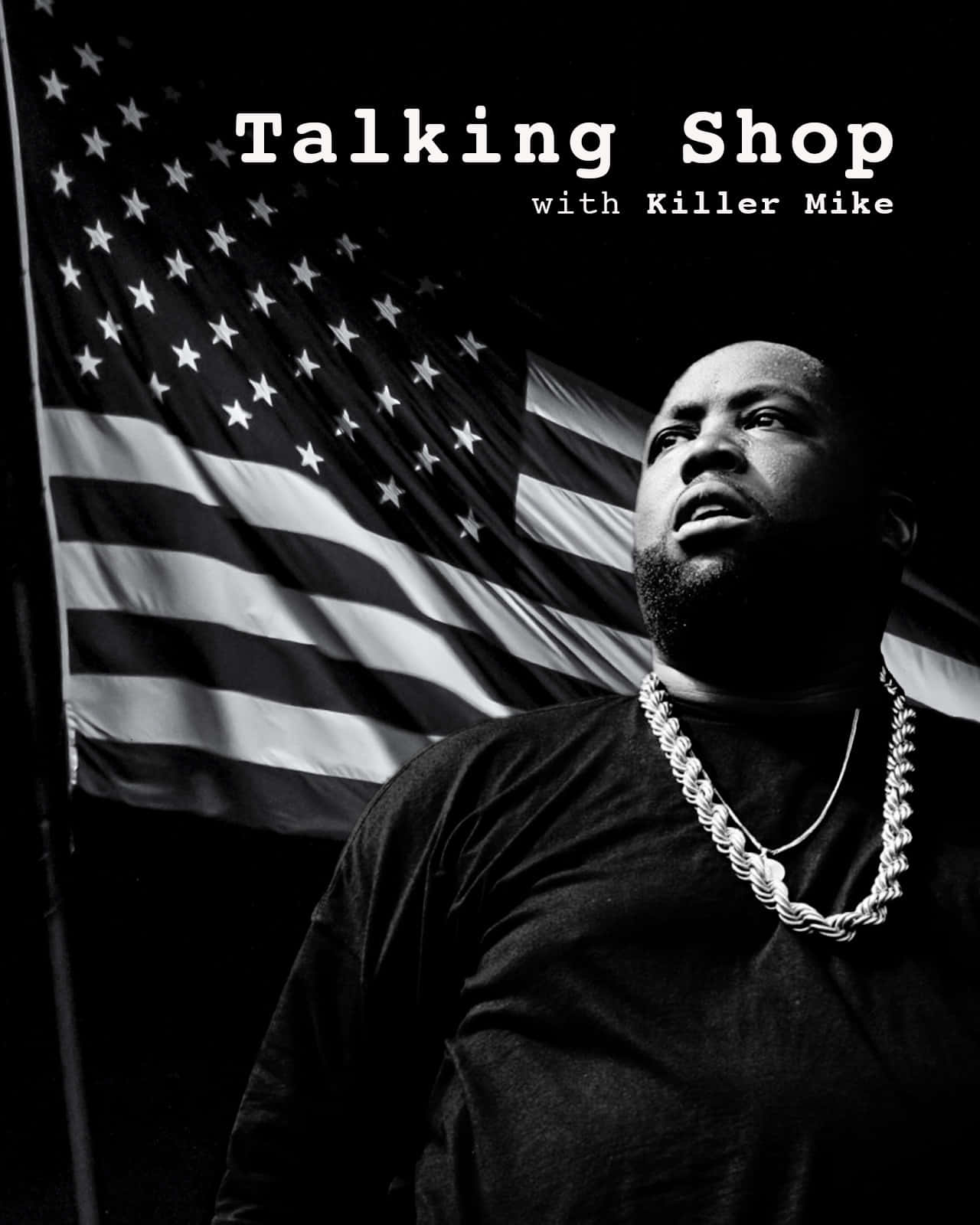  壁紙 — Killer Mike 的黑白肖像，向上仰望，背後有美國國旗。