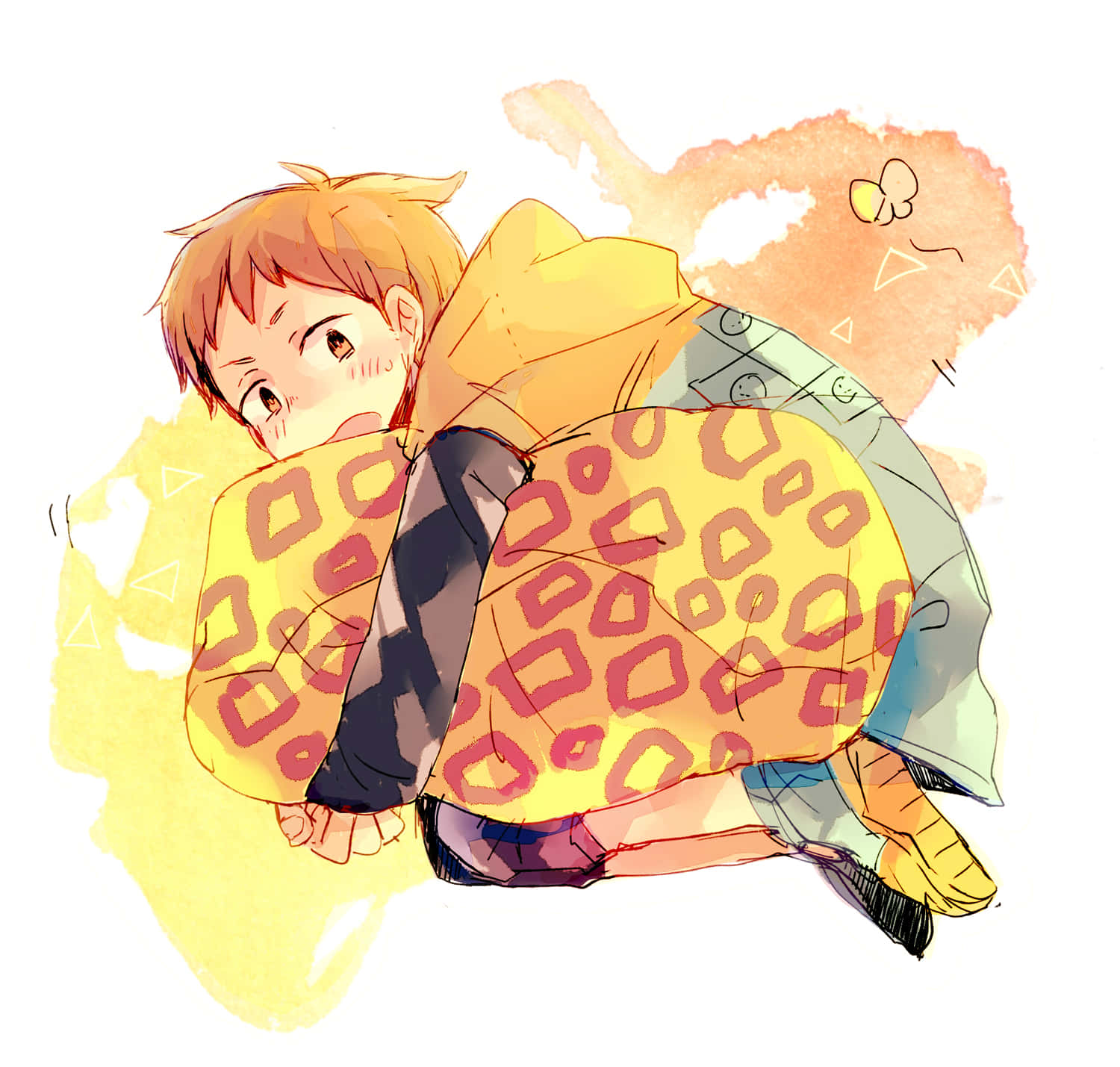Seven Deadly Sins King 桌布 壁紙 — 一個開心的動畫男孩抱著一條有圖案的毯子，身後有溫暖的黃色和橙色水彩潑濺。