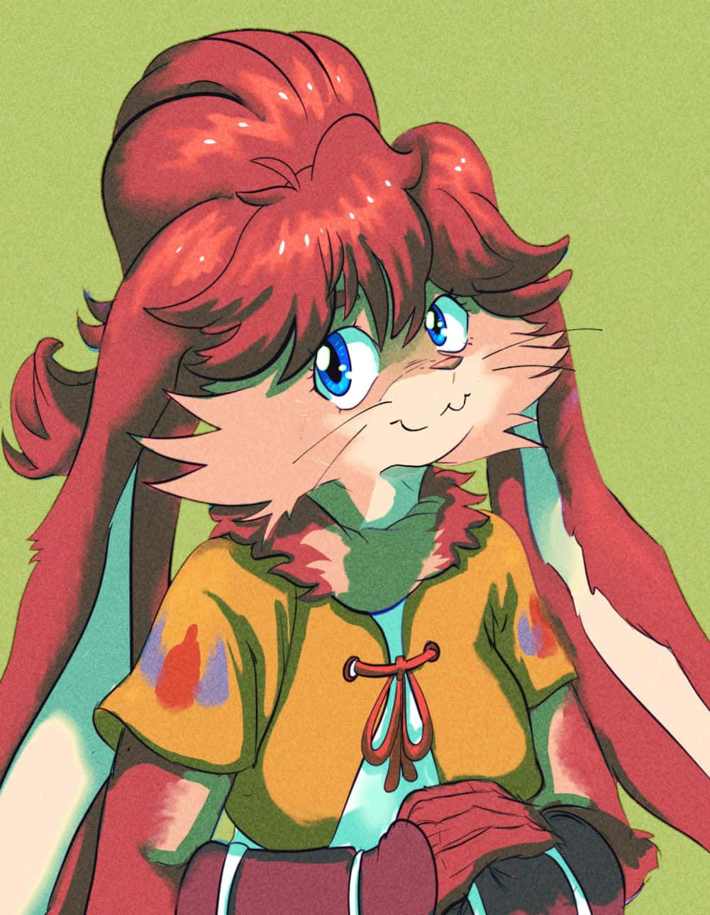  壁紙 — 一個開心的動漫貓女郎，擁有鮮豔的紅髮和藍眼睛，在柔和的綠色背景前溫暖地微笑。