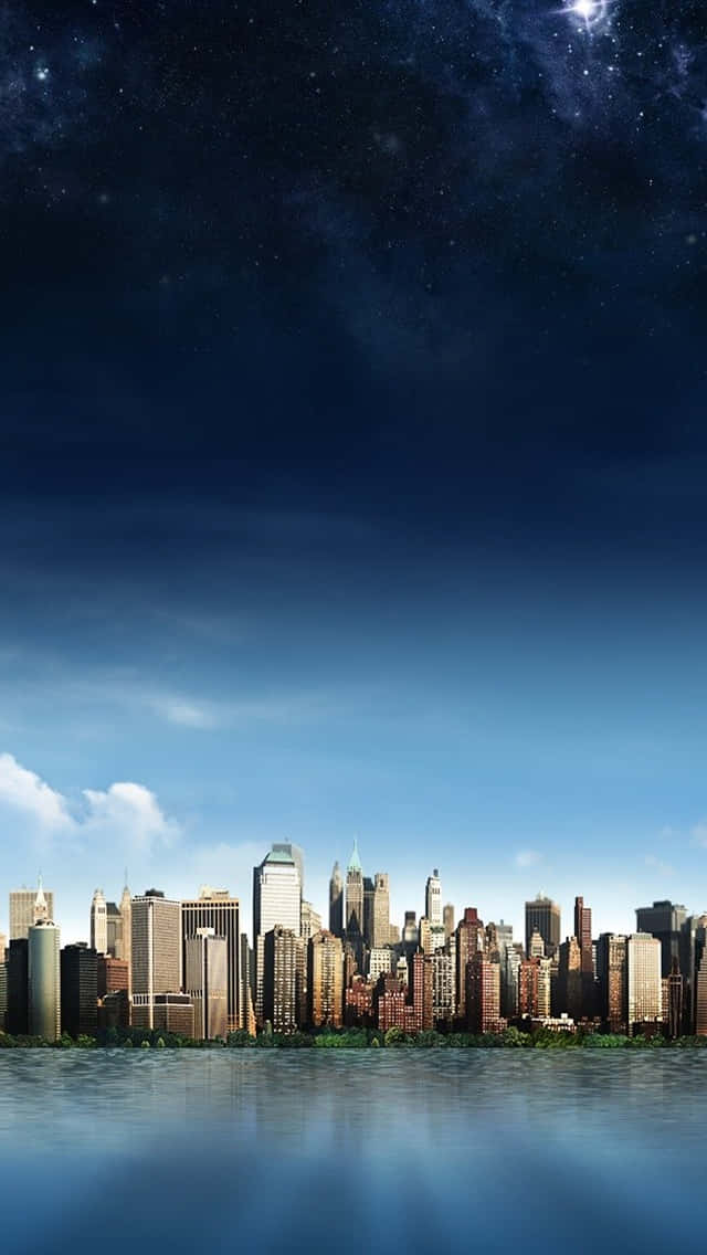  壁紙 — 黃昏時分的城市天際線，星星在平靜的水面倒影上方浮現。