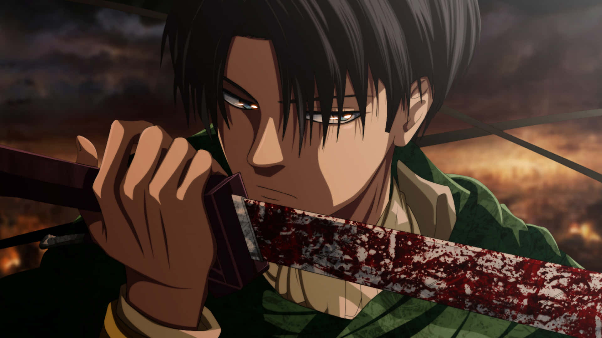 Levi Ackerman Desktop 桌布 壁紙 — 一個堅定的動漫戰士在熾熱的日落天空下握著一把沾血的劍。