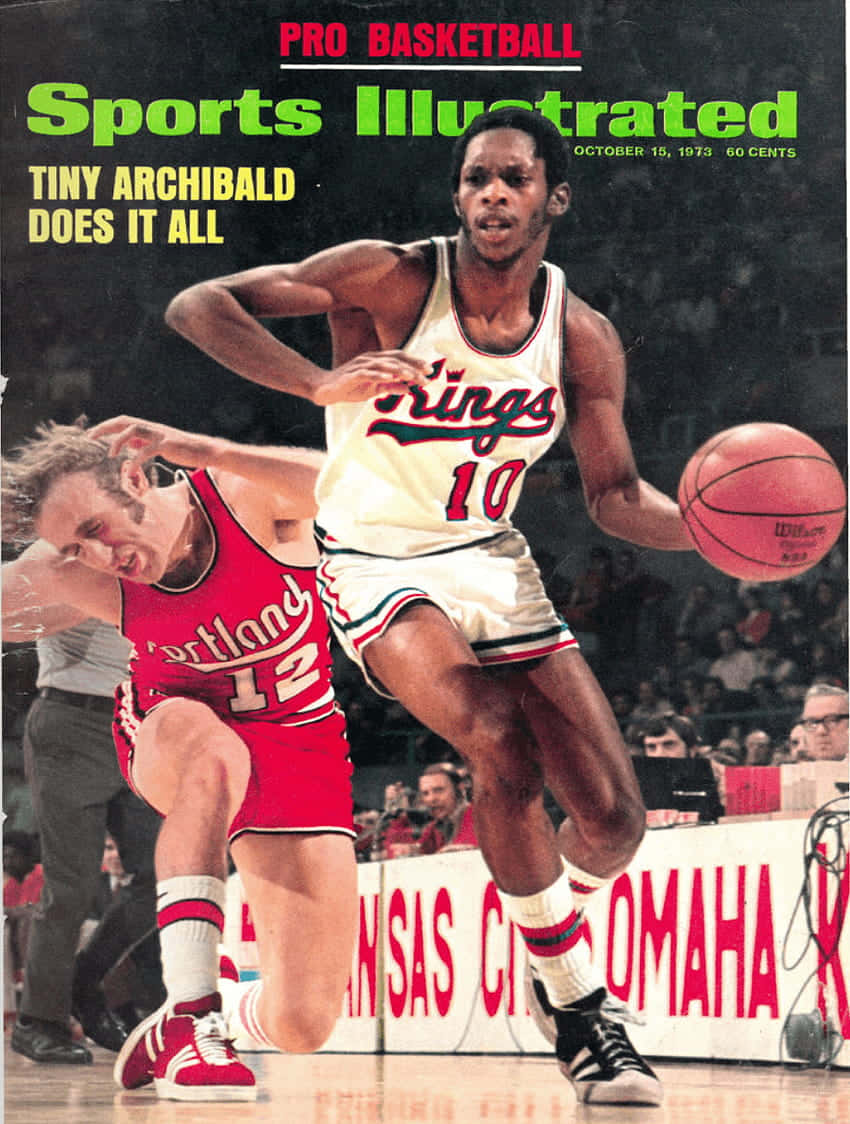 Tiny Archibald在籃球場上運球越過防守球員，出現在復古《體育畫報》封面。 — NBA 壁紙