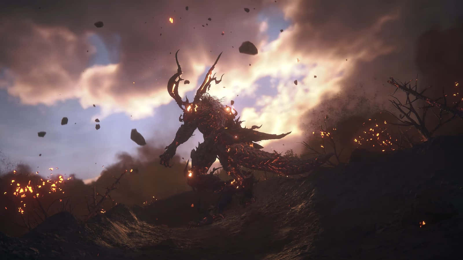 Final Fantasy 16 桌布 壁紙 — 一個火熱的惡魔生物，擁有發光的眼睛和鋸齒狀的角，從一個被燒焦的戰場上，在戲劇性的日落天空下出現。