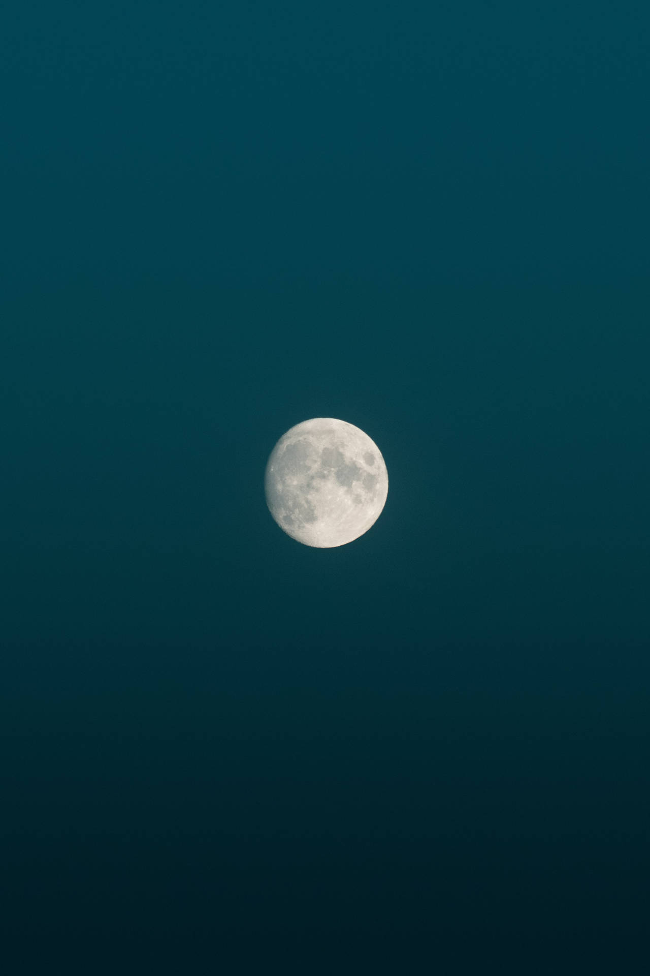 深藍綠色夜空中的滿月 — 月光 壁紙