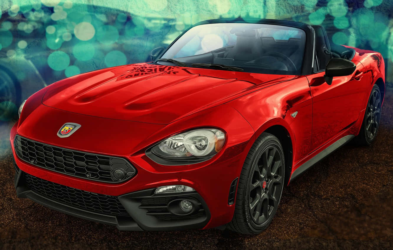 Fiat 124 Spider 桌布 壁紙 — 一輛光澤的紅色Fiat 124 Spider敞篷車在充滿活力的藍綠色散景燈光下閃耀，背景是質樸的土色紋理。