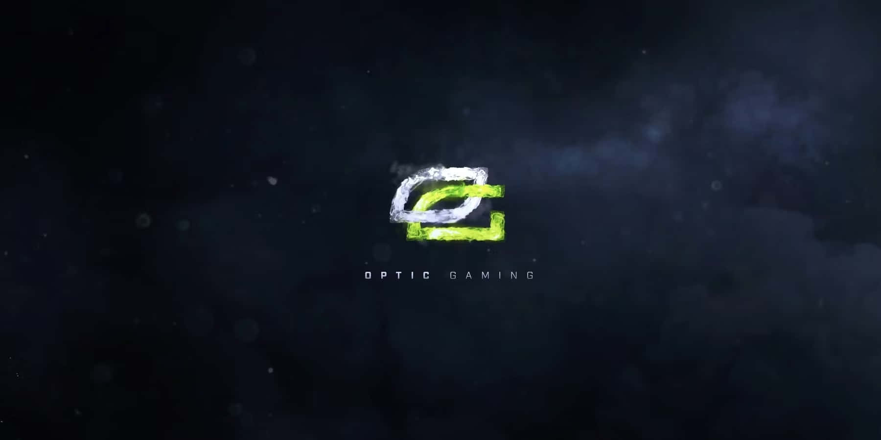 Optic Gaming 桌布 壁紙 — 一個發光的綠色和白色風格化 'O' 標誌，代表 Optic Gaming，漂浮在帶有微妙星雲和漂浮粒子的黑暗宇宙背景上。