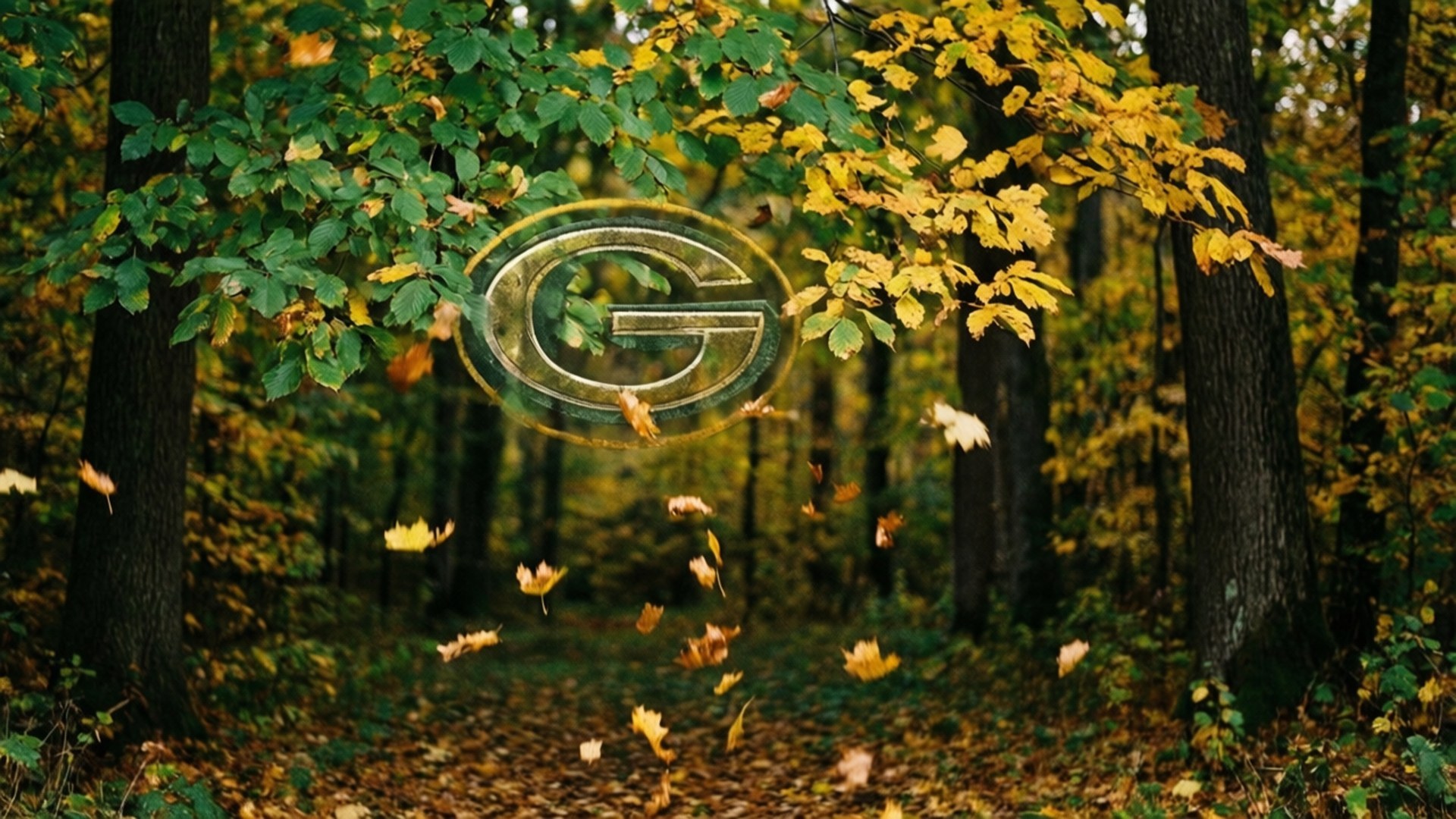 Autumn Forest Logo 壁紙 — 一個發光半透明的「G」標誌漂浮在陽光明媚的森林小徑上，周圍是飄落的秋葉。