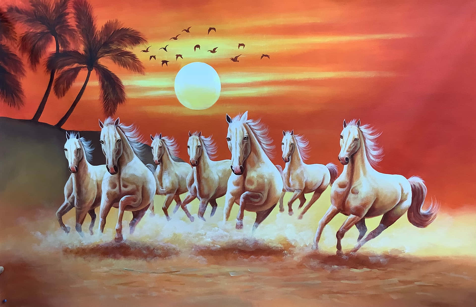 白馬在日落時分的沙灘上奔跑，有棕櫚樹和鳥兒飛翔。 — 動物 壁紙