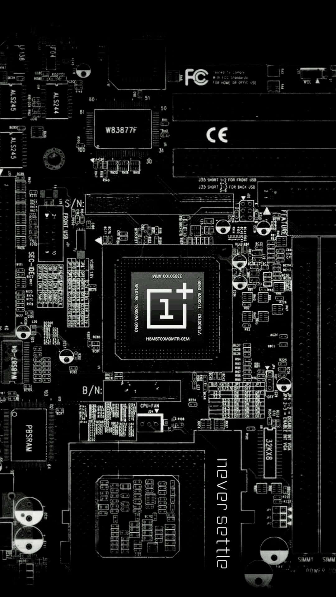  壁紙 — OnePlus 智慧型手機主機板的高對比度黑白特寫，可見元件和品牌標誌。