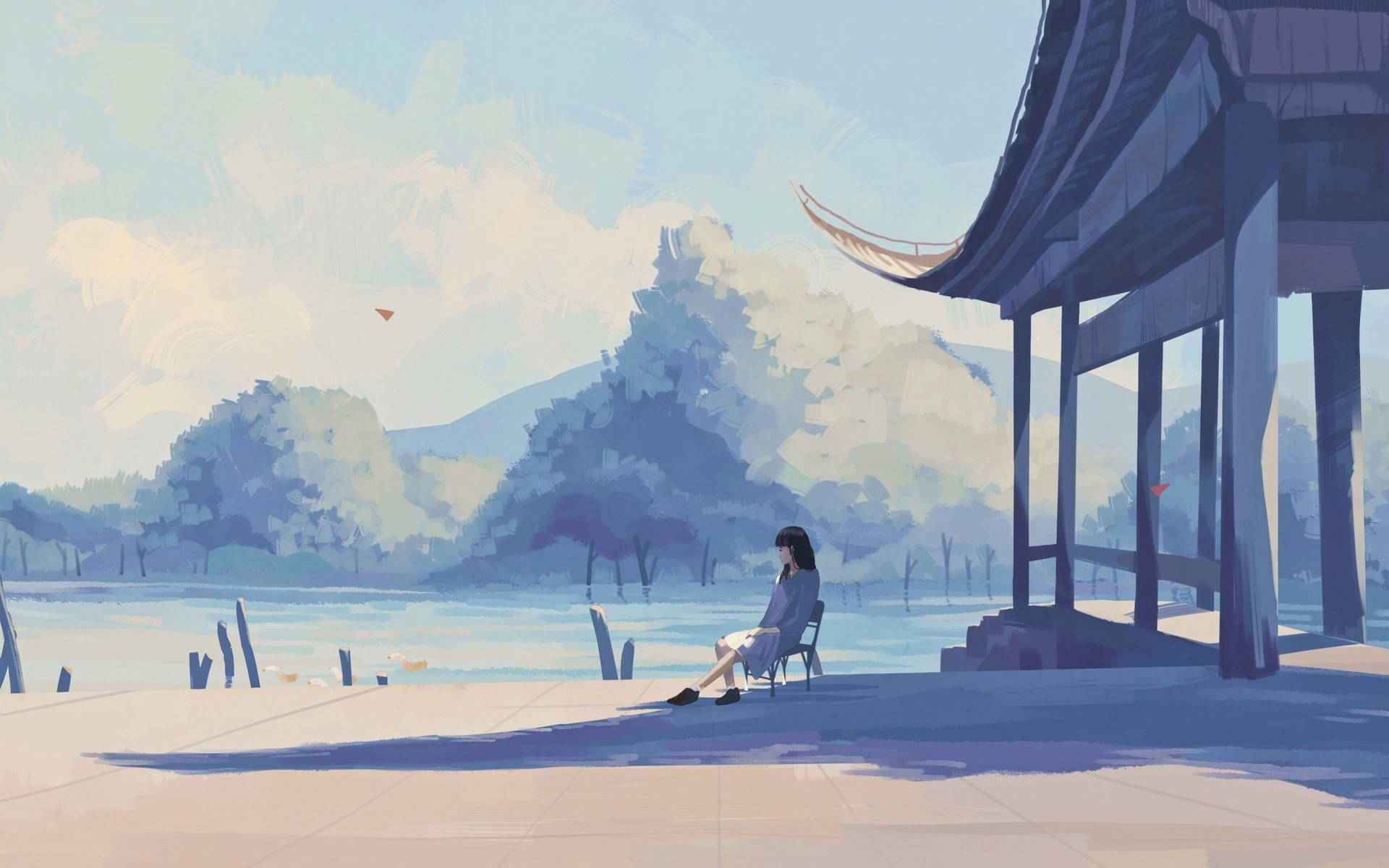 一名女子獨自坐在亭子下的椅子上，身處平靜的湖邊，背景有山巒。 — 美學 MacBook 壁紙 壁紙