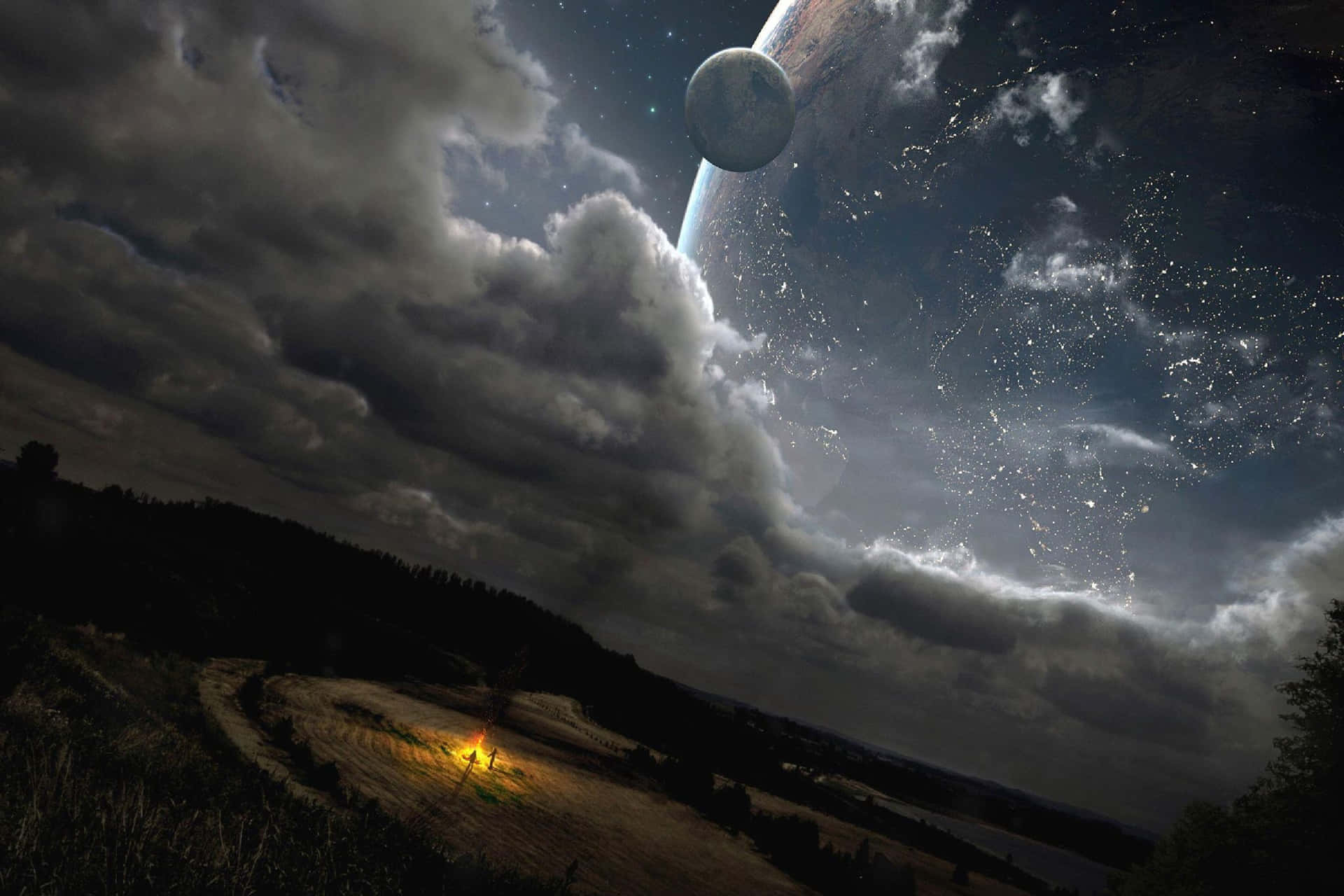  壁紙 — 一個孤獨的身影站在田野中，上方是戲劇性的夜空，黑暗雲層之上可見一顆發光的行星和月亮。