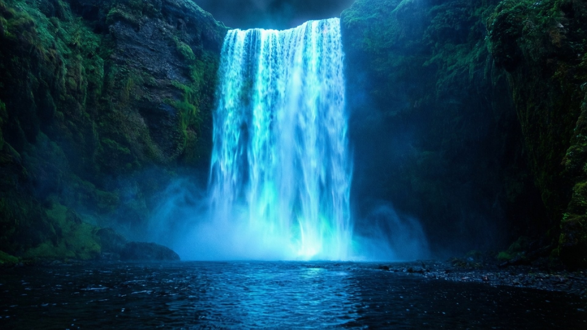 Neon Blue Waterfall 壁紙 — 一道發光的藍色瀑布穿過長滿苔蘚的峽谷，流入下方霧氣瀰漫的水潭。