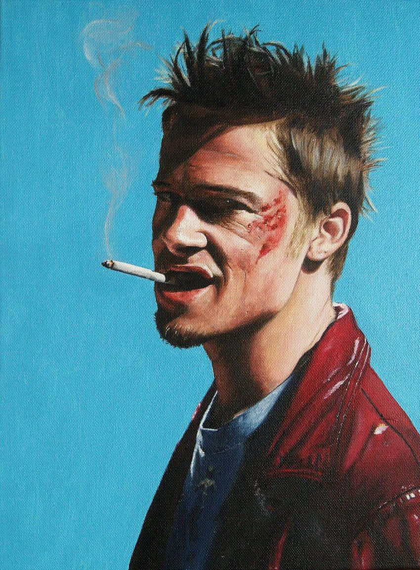  壁紙 — 一個頭髮豎起、嘴裡叼著香煙的男人，在鮮豔的藍色背景下，臉上帶著紅色瘀傷，露出得意的笑容。