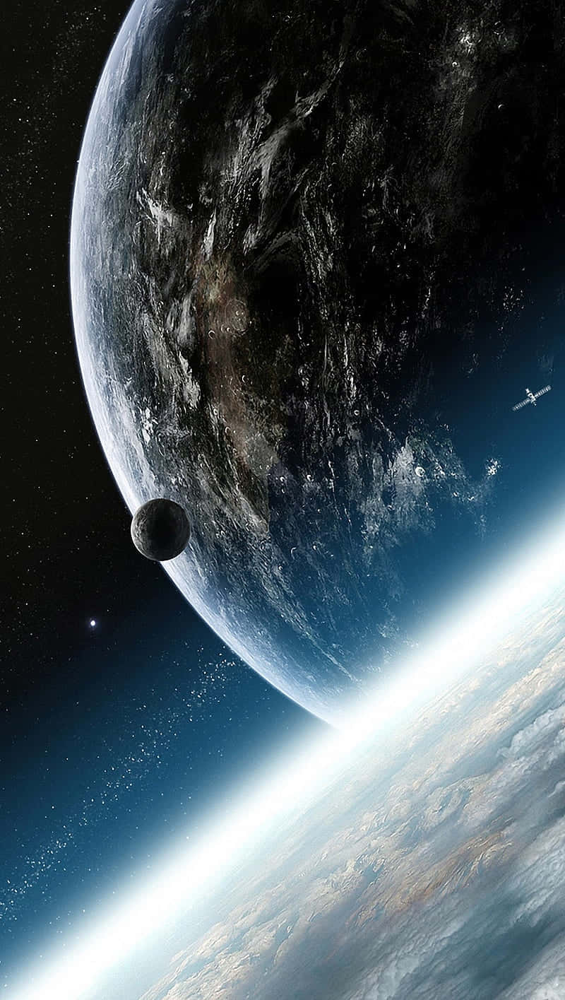  壁紙 — 一顆巨大的黑暗行星籠罩在明亮的藍色地球上，地球上有旋轉的雲層和一顆小衛星在軌道上，背景是星空虛空。