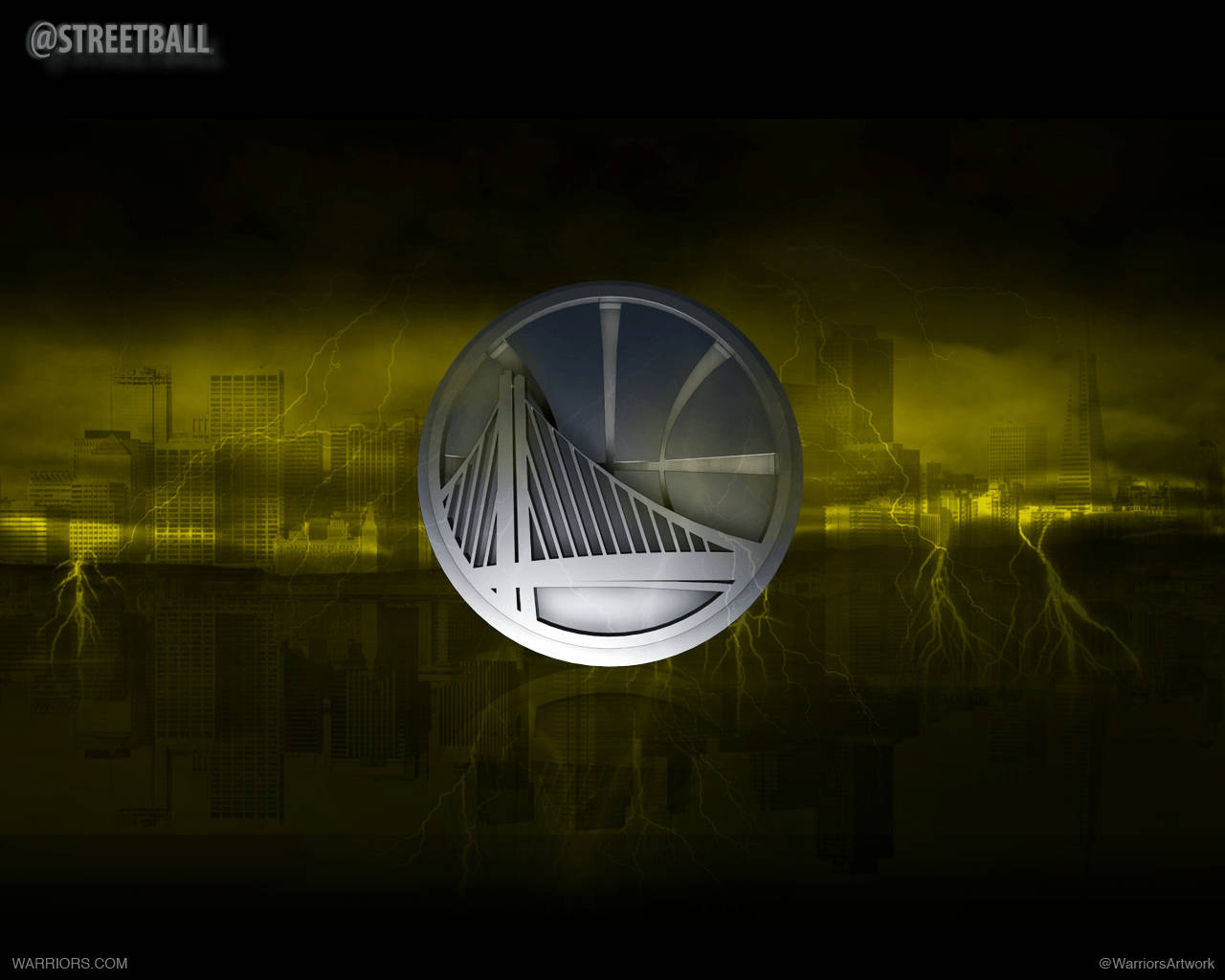 Golden State Warriors 標誌在暴風雨的城市上空發光，伴隨著閃電。 — 金州勇士 壁紙