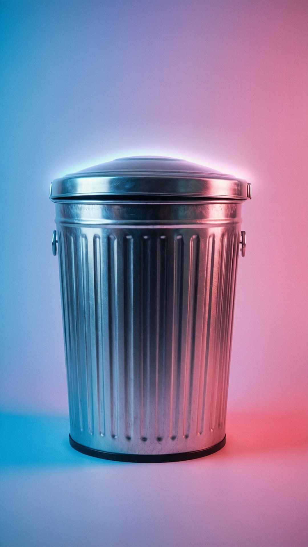 Delete 桌布 壁紙 — 一個帶有垂直條紋的金屬垃圾桶在漸變背景上，在充滿活力的藍色和粉紅色霓虹燈下發光。
