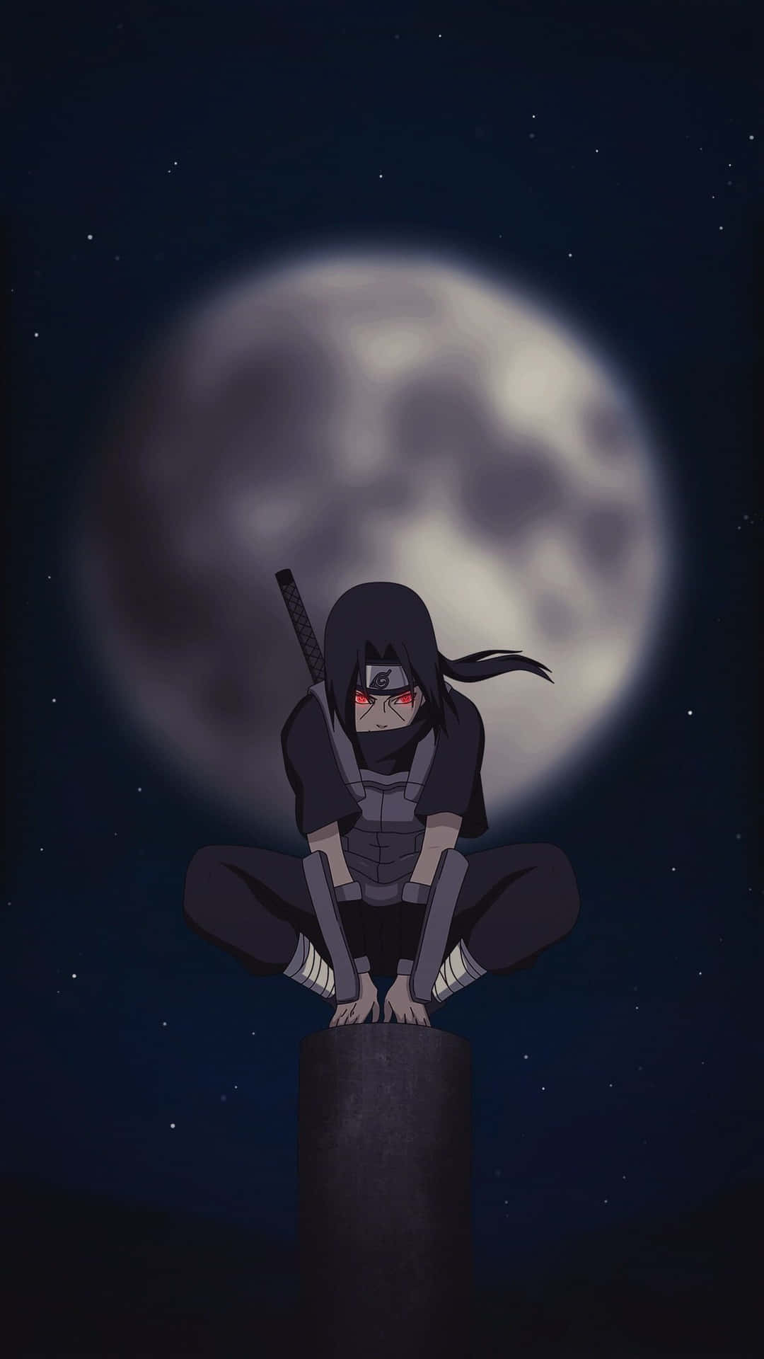  壁紙 — 一個紅眼忍者坐在柱子上，下方是星空夜空中的巨大月亮。