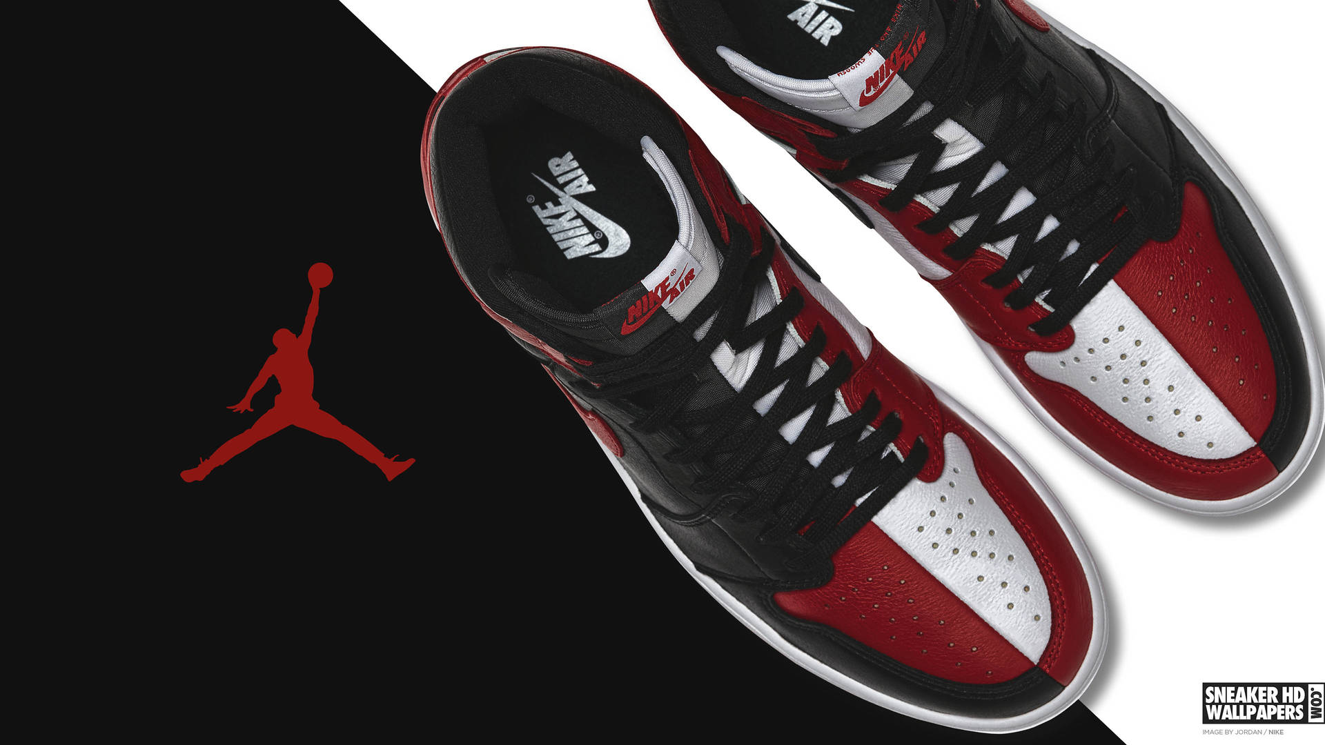 黑色、紅色和白色的Jordan 1運動鞋，在黑白背景上帶有Jumpman標誌。 — Jordan Logo 壁紙
