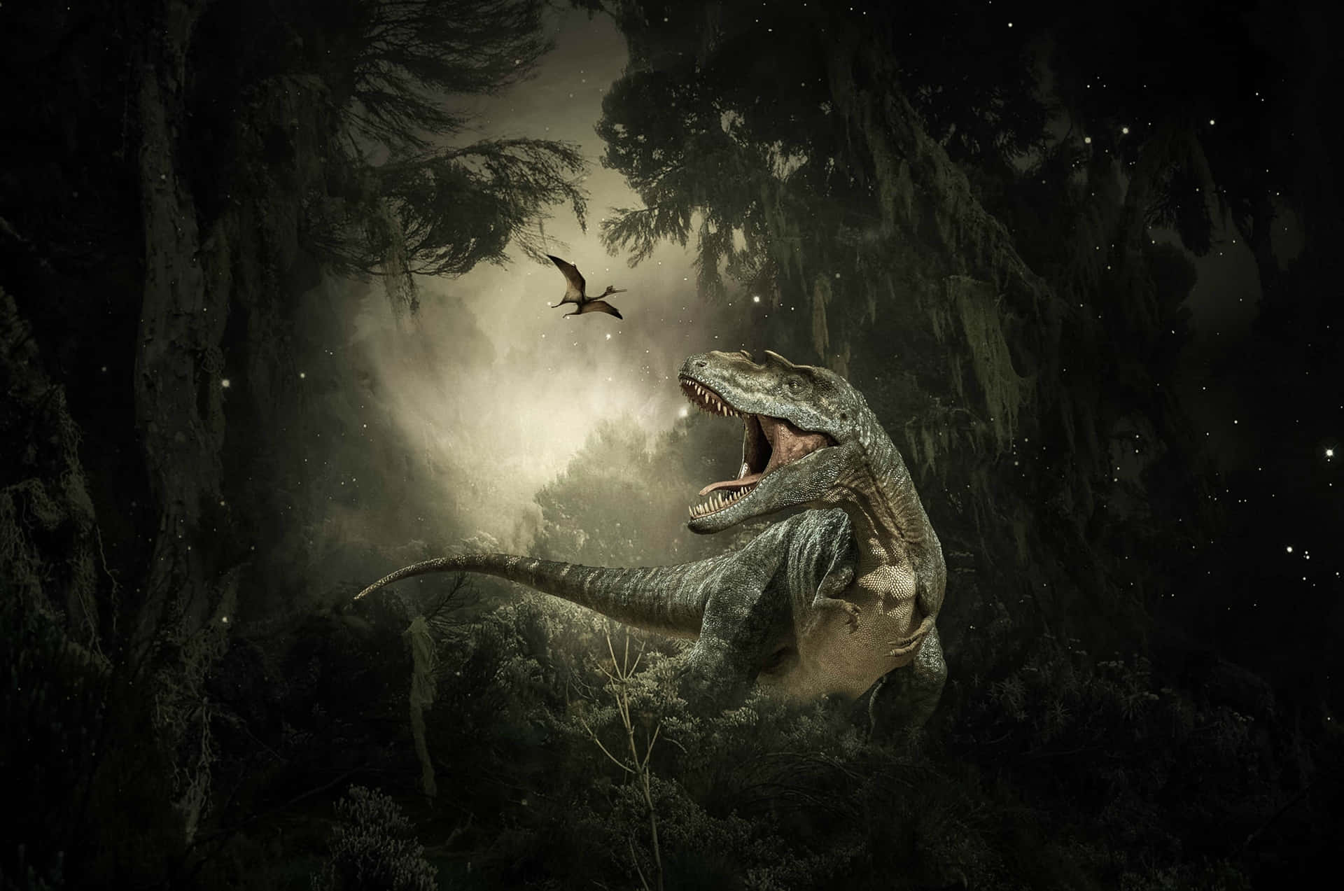  壁紙 — 一隻咆哮的暴龍從夜晚的霧氣森林中出現，一隻翼龍在星空下飛翔於上空。