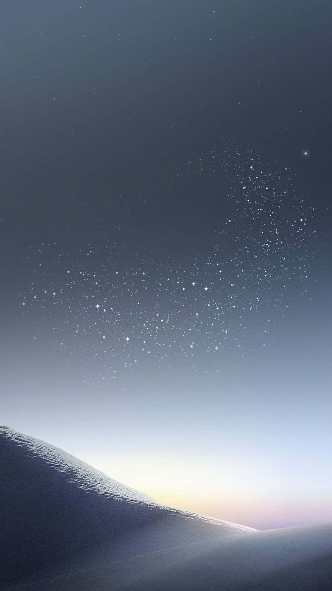 繁星點點的暮色天空下的積雪山脊 — iPhone 13 Pro 壁紙