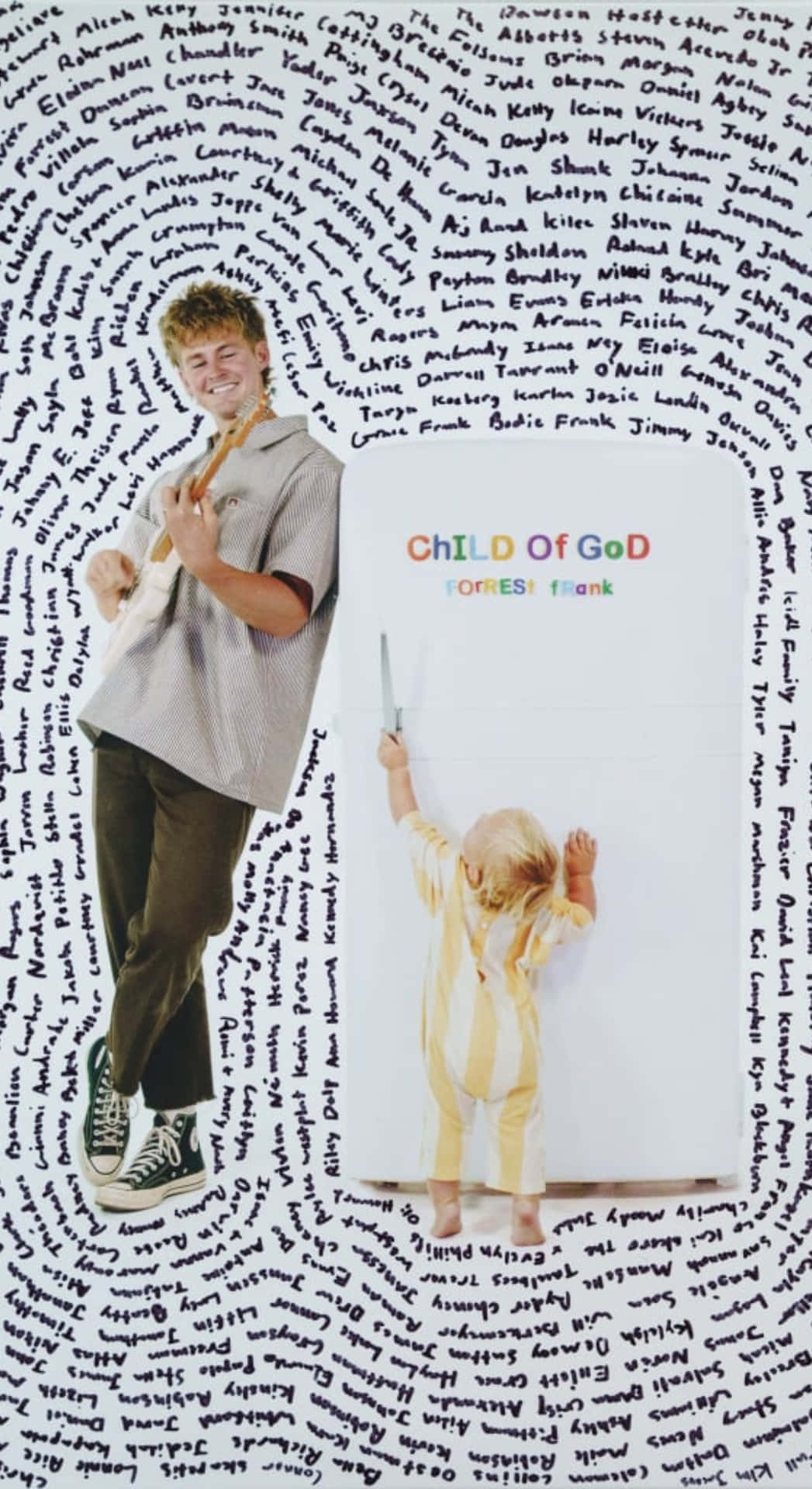  壁紙 — 一個微笑的男人和一個幼兒站在一面佈滿手寫名字的牆前，牆上有一個「Child of God」的標誌。