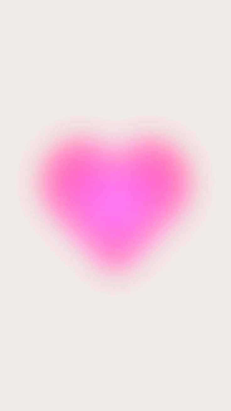 Pink Heart Aura 桌布 壁紙 — 一個柔和發光的粉紅色心形在淡奶油色背景上散發溫暖。