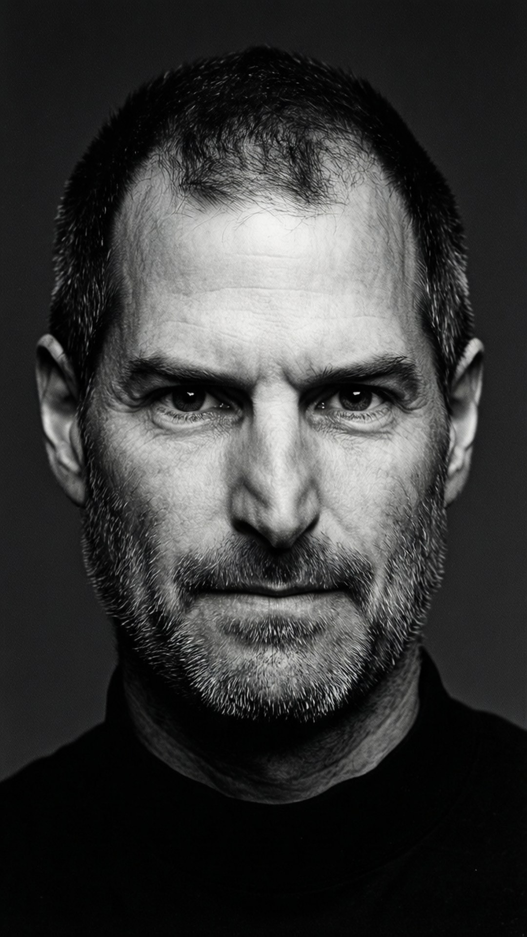 Reed Paul Jobs 桌布 壁紙 — 一張清晰的黑白肖像，描繪一位眼神銳利、鬍鬚整齊的男子，直視觀看者。