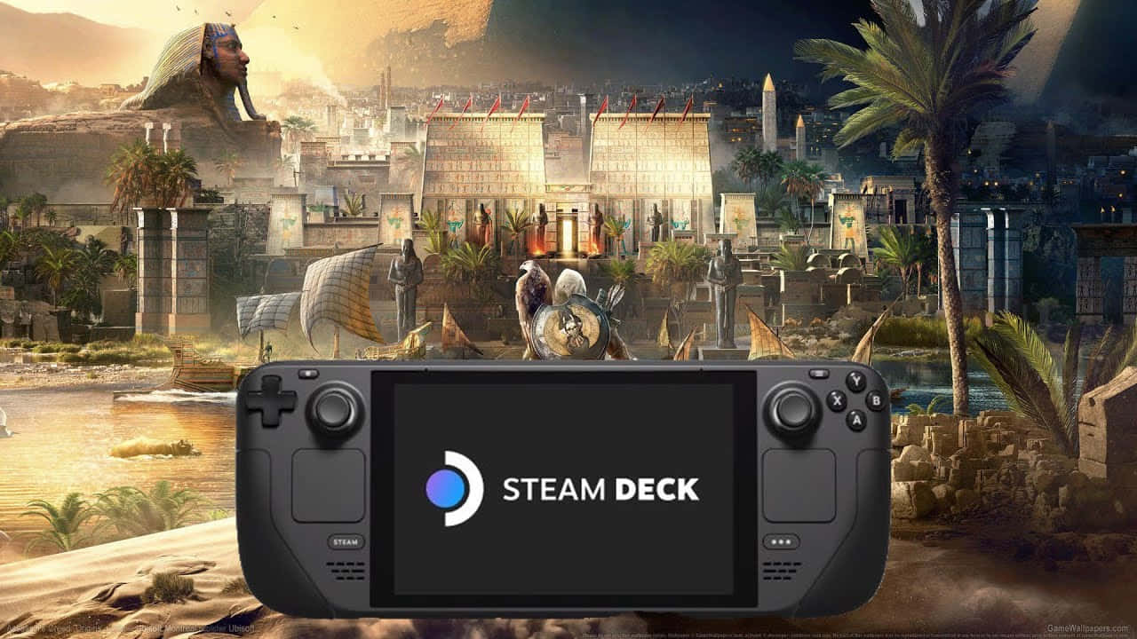  壁紙 — 一台 Steam Deck 掌上遊戲機在古埃及城市背景（有金字塔和獅身人面像）前展示其標誌。