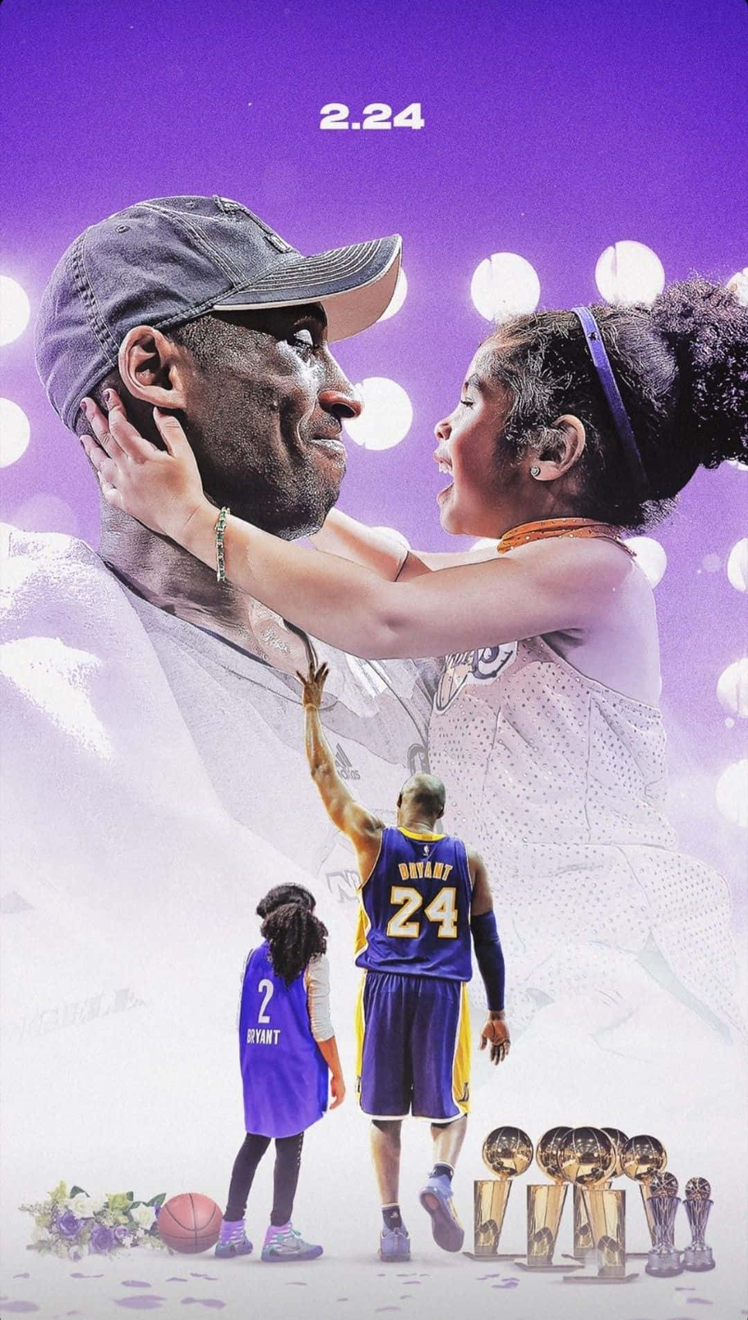 Kobe And Gigi 桌布 壁紙 — 柯比布萊恩與女兒吉安娜之間的溫馨時刻，下方有籃球場景，附近有獎盃。