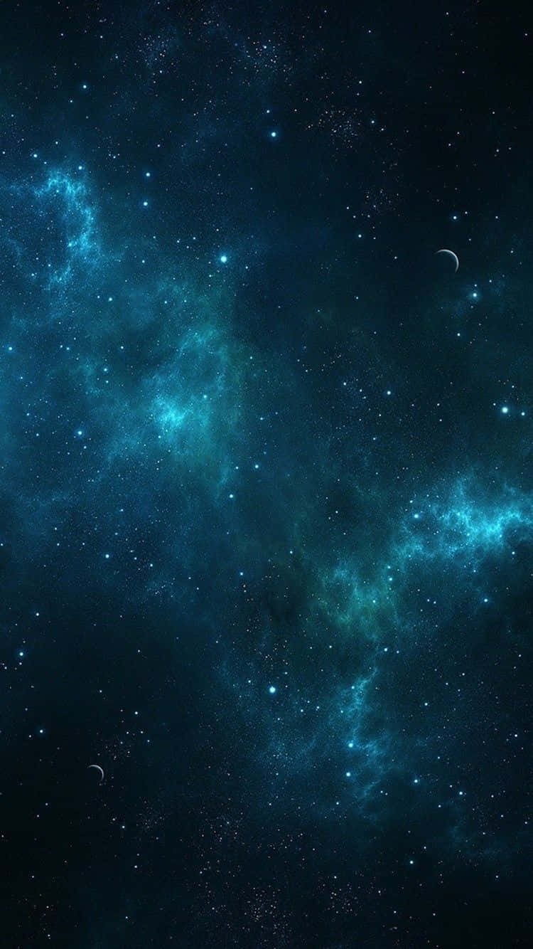深空中帶有新月的鮮豔青綠色星雲和星星。 — 宇宙 壁紙
