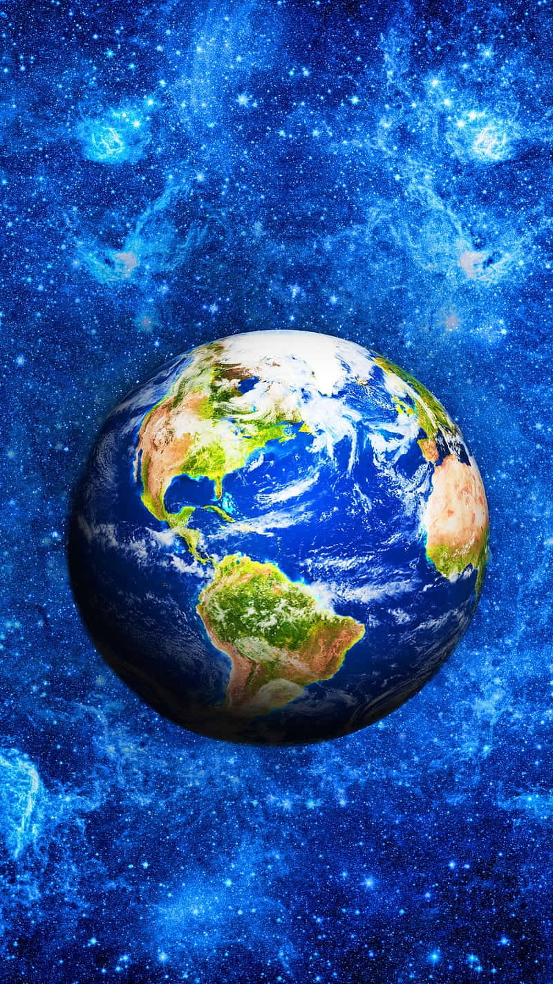  壁紙 — 一顆充滿活力的藍色地球漂浮在深空中旋轉的宇宙星雲和閃爍的星星之間。
