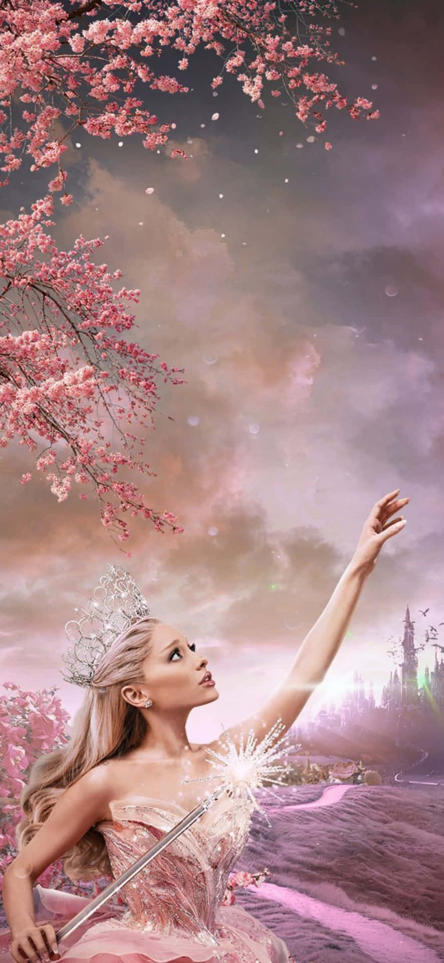  壁紙 — 一位身穿粉紅色長裙、頭戴皇冠的女性，在夢幻般的暮色天空下，於盛開的櫻花樹下手持發光的魔杖。