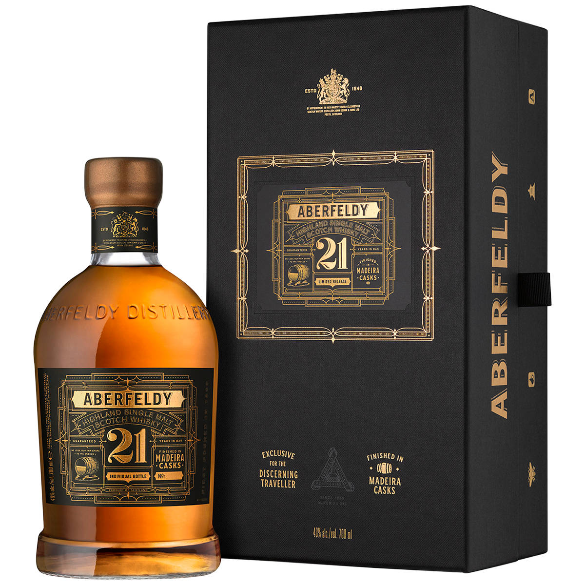 Drink 桌布 壁紙 — Aberfeldy 21年單一麥芽威士忌酒瓶帶有金色箔片點綴，旁邊是其優雅的黑色紋理禮盒。