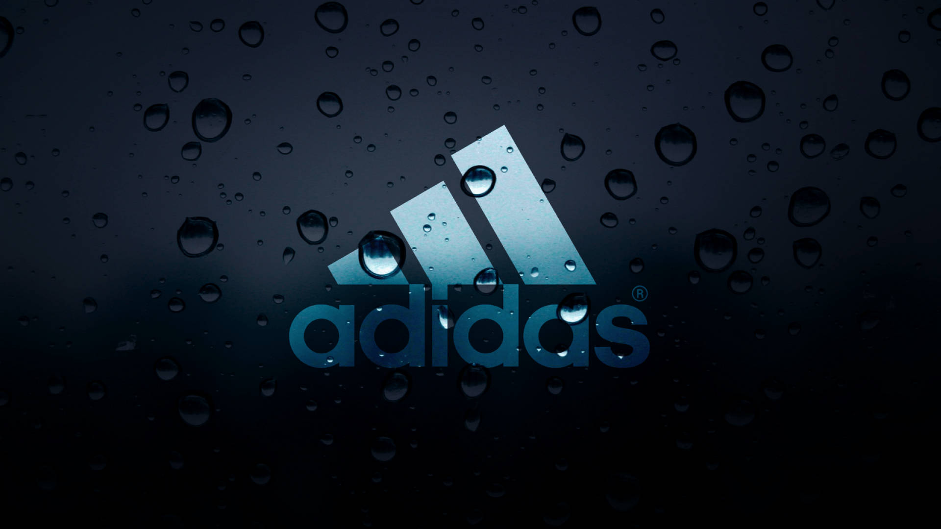 標誌 桌布 壁紙 — Adidas 標誌在深色玻璃表面上，在雨滴下閃耀，帶有冷藍色調。