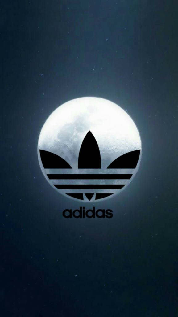 adidas iPhone 桌布 壁紙 — Adidas 標誌疊加在滿月上，背景是深藍色漸變的星空夜空。