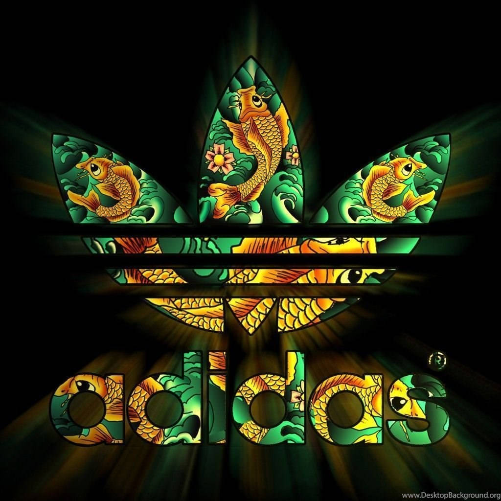 愛迪達 桌布 壁紙 — Adidas 標誌轉化為彩色玻璃，金色錦鯉在綠色波浪中游動，背景為深色發光。