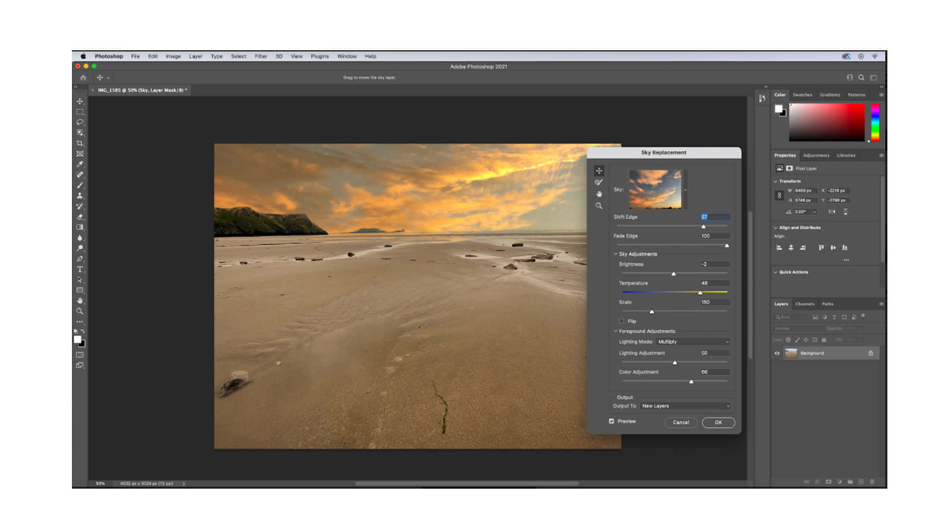 Adobe 桌布 壁紙 — Adobe Photoshop 介面編輯海灘照片，使用天空替換工具顯示金色日落雲彩。