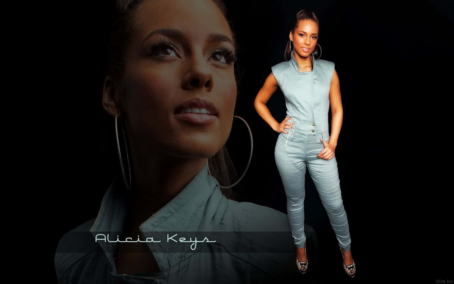 艾莉西亞·凱斯 桌布 壁紙 — Alicia Keys 身穿淺藍色連身褲，在強烈的黑色背景和戲劇性燈光下自信地擺出姿勢。