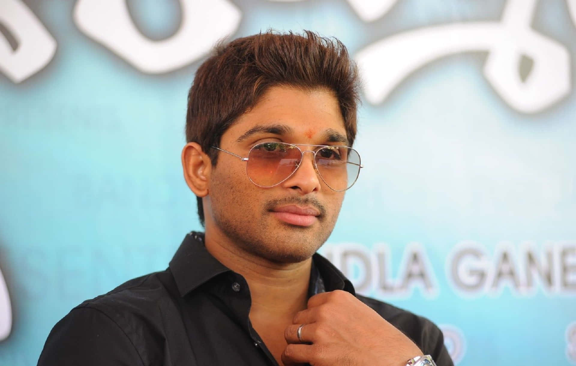 Allu Arjun 帥氣登場，魅力橫掃大銀幕 壁紙