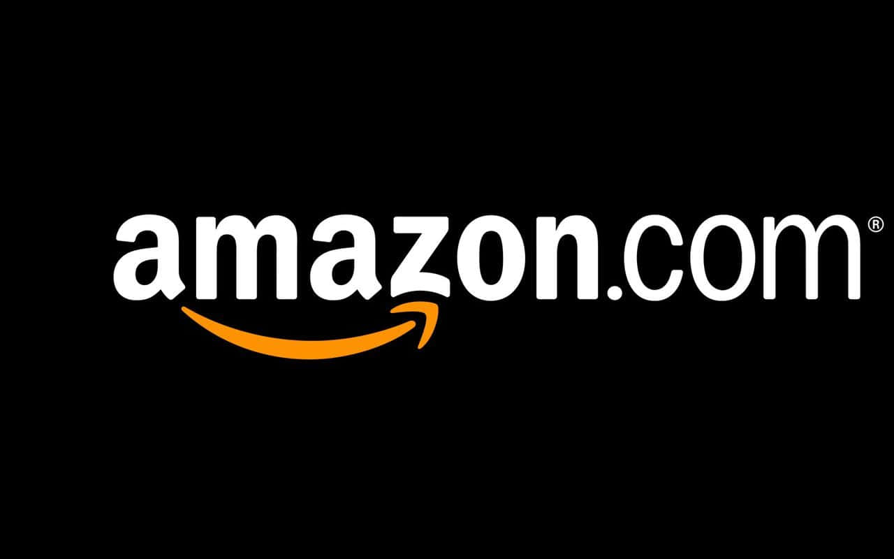 Amazon.com 標誌在黑色背景上有橙色箭頭。 — 亞馬遜 GIF 壁紙